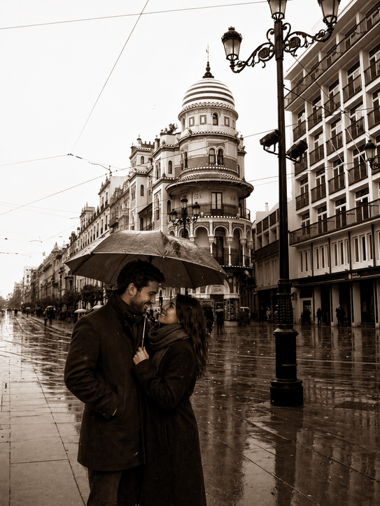 couple-raining-day-local-frame